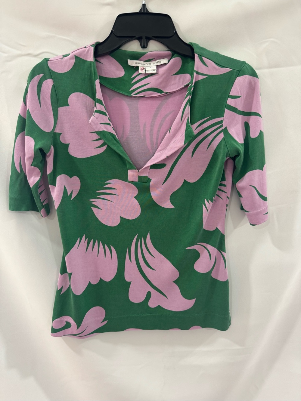 Diane Von Furstenberg Green & Pink Abstract V-Neck Short Sleeve Top